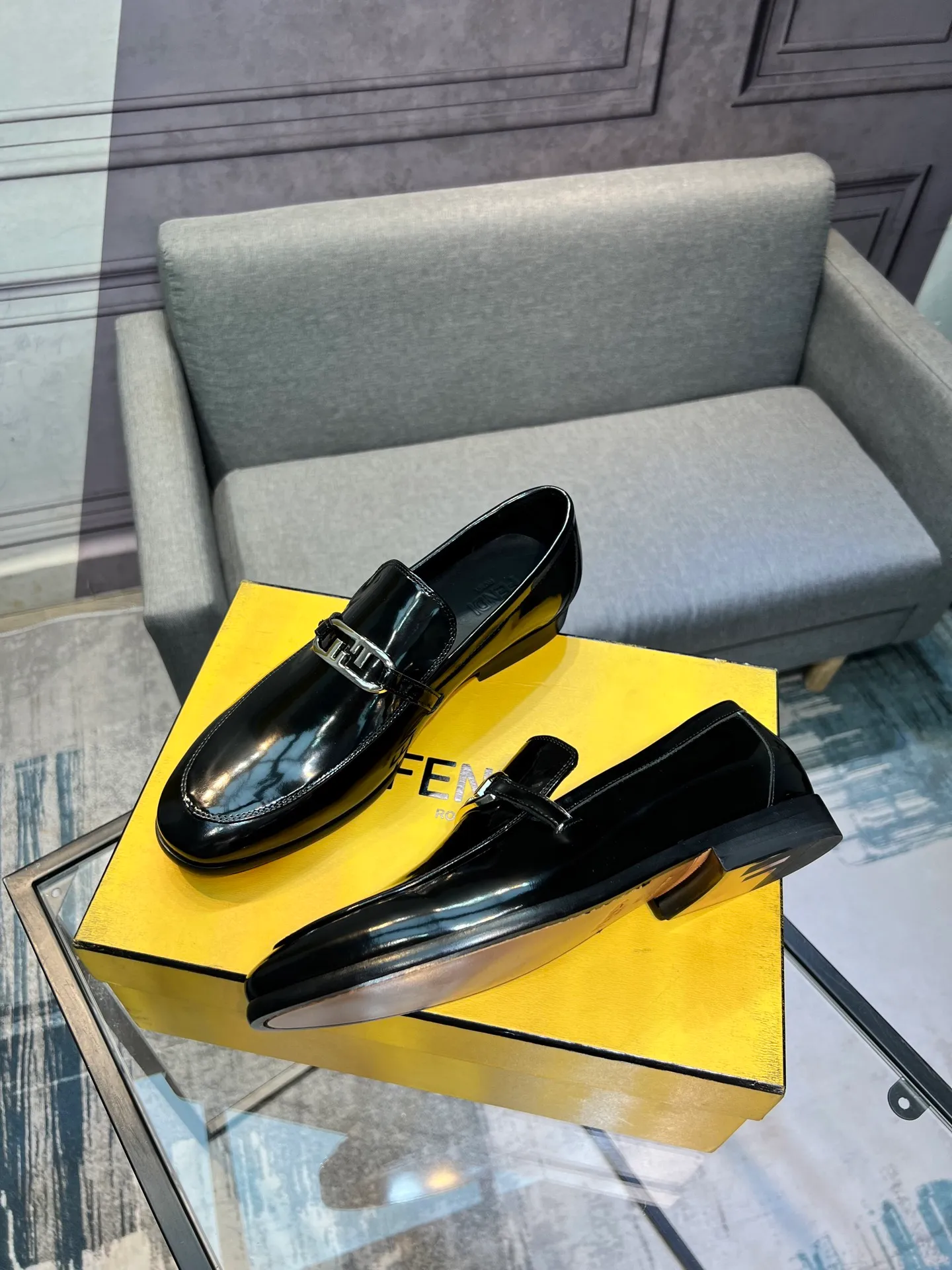Men's shoes 💰940 [FENDI] Fendi men's business casual leather shoes imported brand cloth/calf leather/open edge beads/brand logo printing -Inner lining: comfortable cowhide lining -Outsole: genuine leather outsole with rubber backing embedded in the heel, perfect injection molding -Super high quality control·Fine workmanship: highlighted (high-end·luxury·grade) -Size: 39-44.38.45.46 Customized, non-returnable